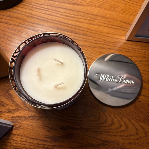 New White Barn 3 Wick Candle and Holder - Picture 4 of 9